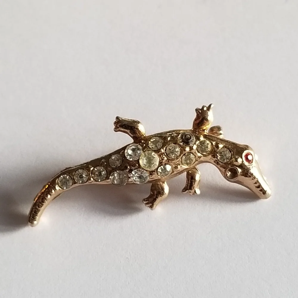 Vintage tiny lizard